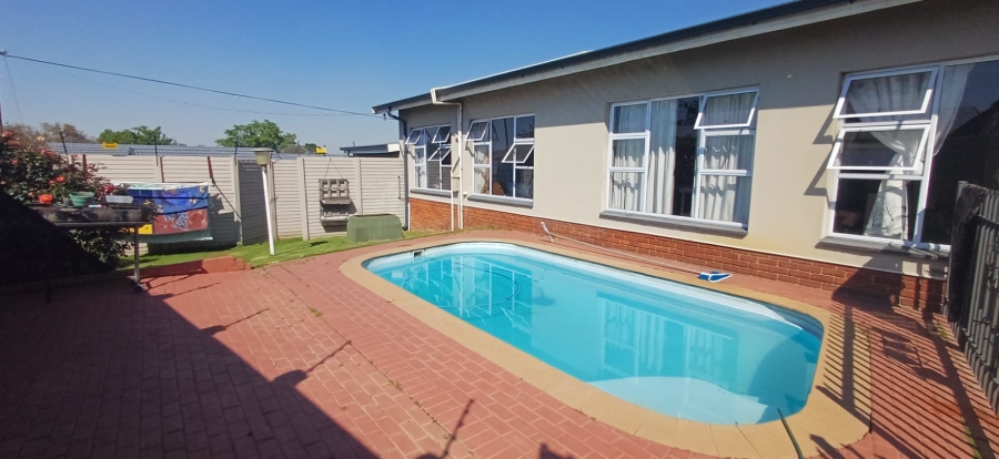 5 Bedroom Property for Sale in Morelig Free State